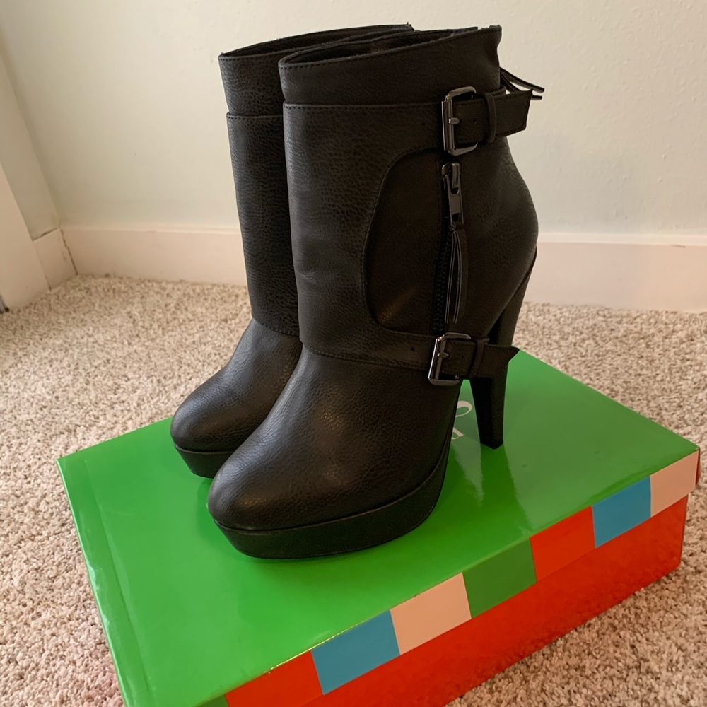NIB - Charles David Birgit Booties - Picture 4 of 9